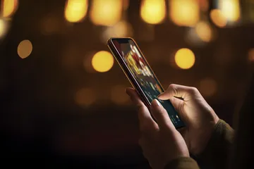 A close-up shot of golden coins falling around a spinning roulette wheel, representing immersive casino action at JILI998.